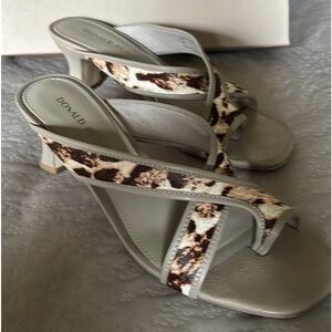 Donald Pliner sandal.